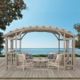 Graue Sunjoy Pergola Dajti aus Zedernholz (427x305cm) mit Möbeln auf einer Terrasse mit Meerblick.