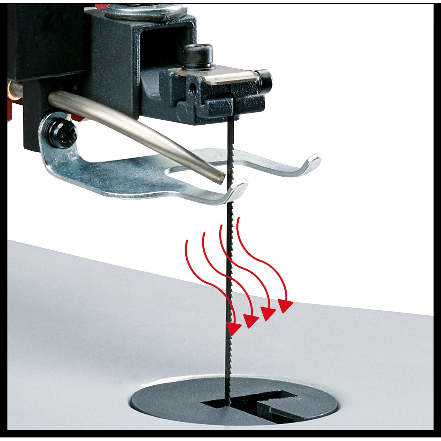 Detailaufnahme der Einhell TC-SS 405 E Dekupiersäge mit Werkstückniederhalter.