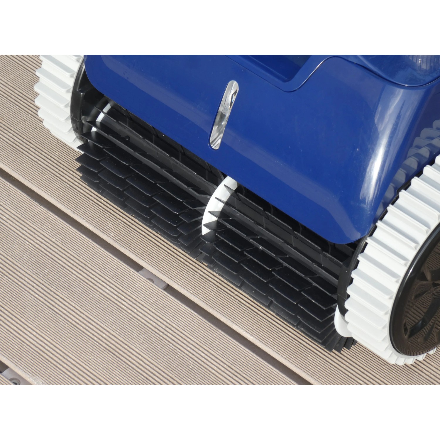 CF Poolroboter CF200CL, blau-schwarz, mit Raupenantrieb für die Poolreinigung.