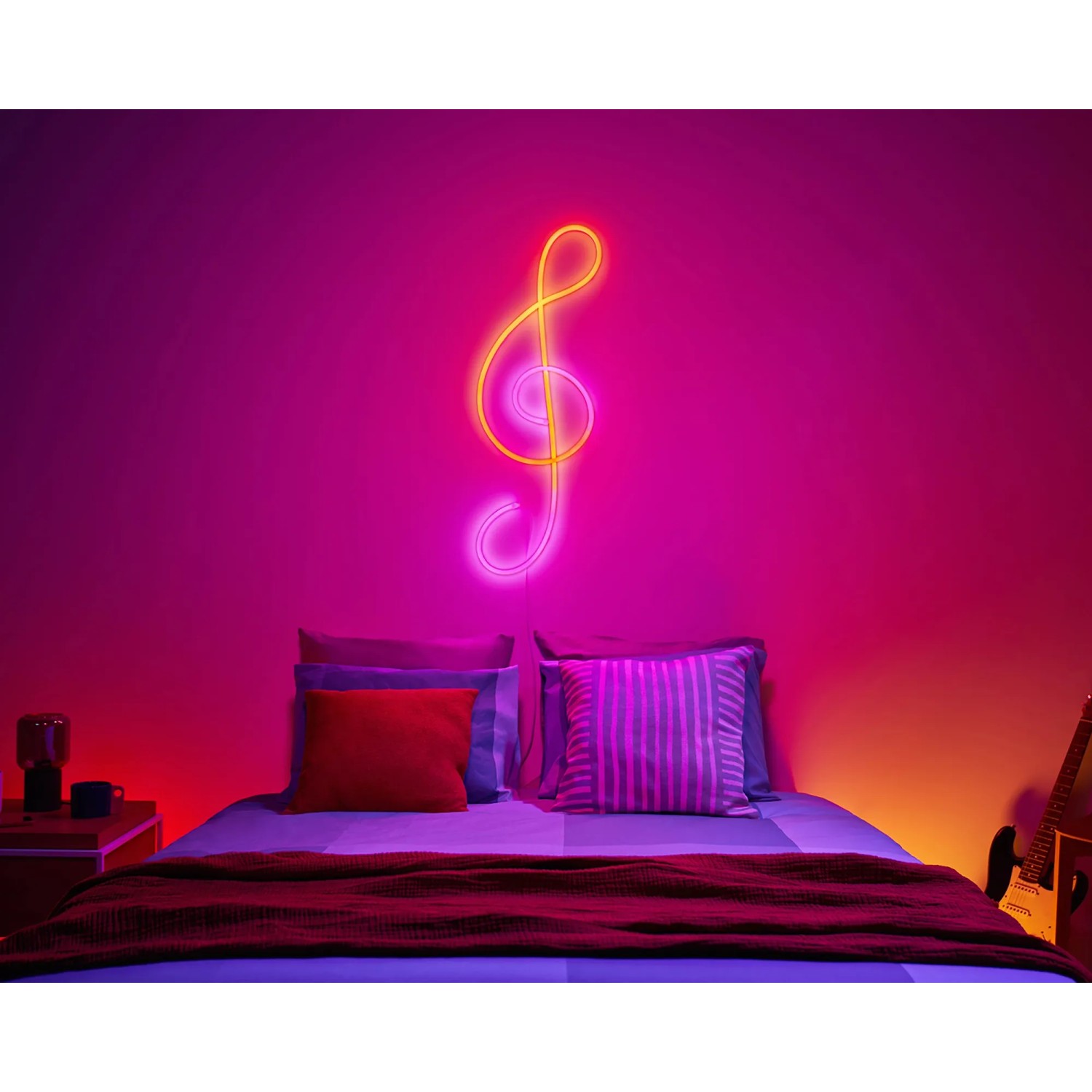 WiZ Flex Strip: Neon-Notenschlüssel als indirekte, smarte Beleuchtung im Schlafzimmer.