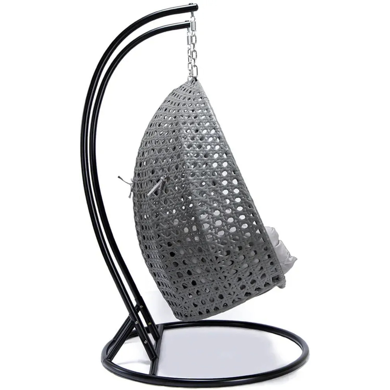 Grauer Home Deluxe Hängesessel Twin aus Polyrattan mit schwarzem Gestell.