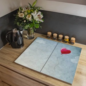 Banjado 2-teilige Herdabdeckplatte aus Glas mit Herzballon-Motiv, auch als Schneidebrett nutzbar.