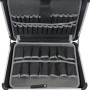 Geöffneter Famex Alu Werkzeugkoffer 700-L mit Werkzeugpaletten und Einstecktaschen.
