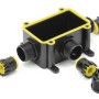Schwarze S-Impuls Abzweigdose IP68 mit gelben Akzenten und Zubehör für Elektroinstallationen.
