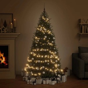 Festlich geschmückter Weihnachtsbaum mit 120 glänzenden weißen und grauen Weihnachtskugeln, leuchtender LED-Lichterkette und Baumspitze. Geschenke am Fuß.