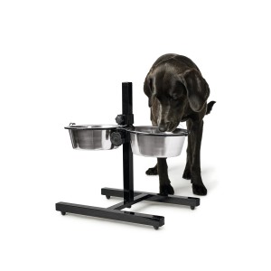 Hunter Hundebar Basic mit Hund beim Fressen. Höhenverstellbare Hundenäpfe aus Edelstahl.