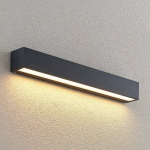 Moderne, schwarze Lucande LED Wandleuchte Lengo für den Außenbereich. Aluminium, 50 cm breit.