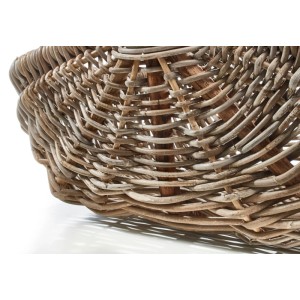 Detailaufnahme: Handgeflochtener Einkaufskorb CLARA aus Rattan in Grau. Badaccessoire mit Henkel.