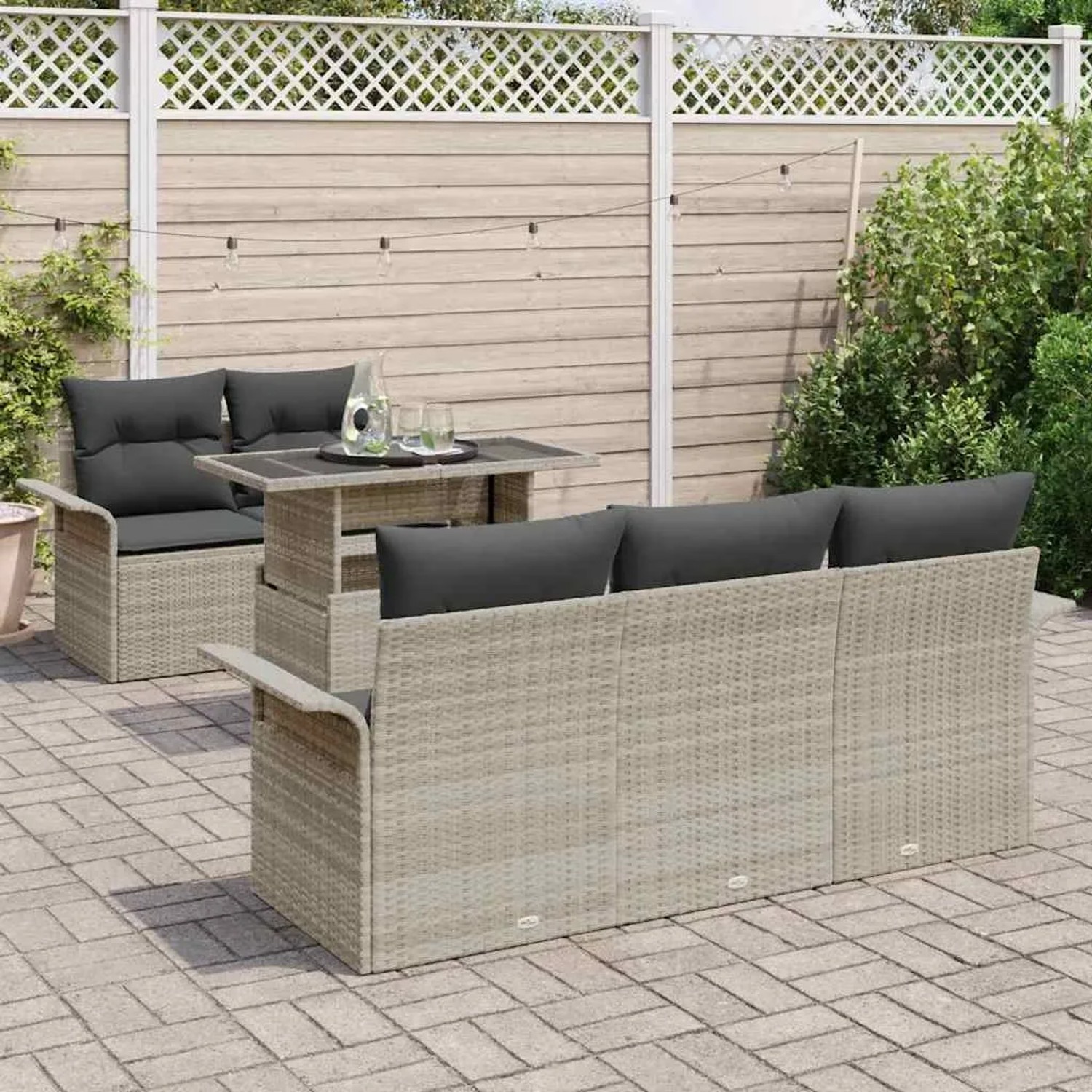 Hellgraues 6-tlg. vidaXL Garten-Sofa-Set aus Poly Rattan mit Tisch und Kissen.