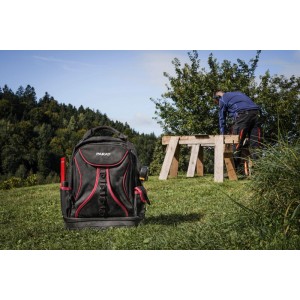 PARAT BASIC Werkzeugrucksack: Schwarzer Rucksack mit roter Verzierung und verstärktem Boden.