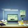 Weiße Philips VDTMate LED-Tischleuchte mit Netzkabel auf Schreibtisch mit Laptop.