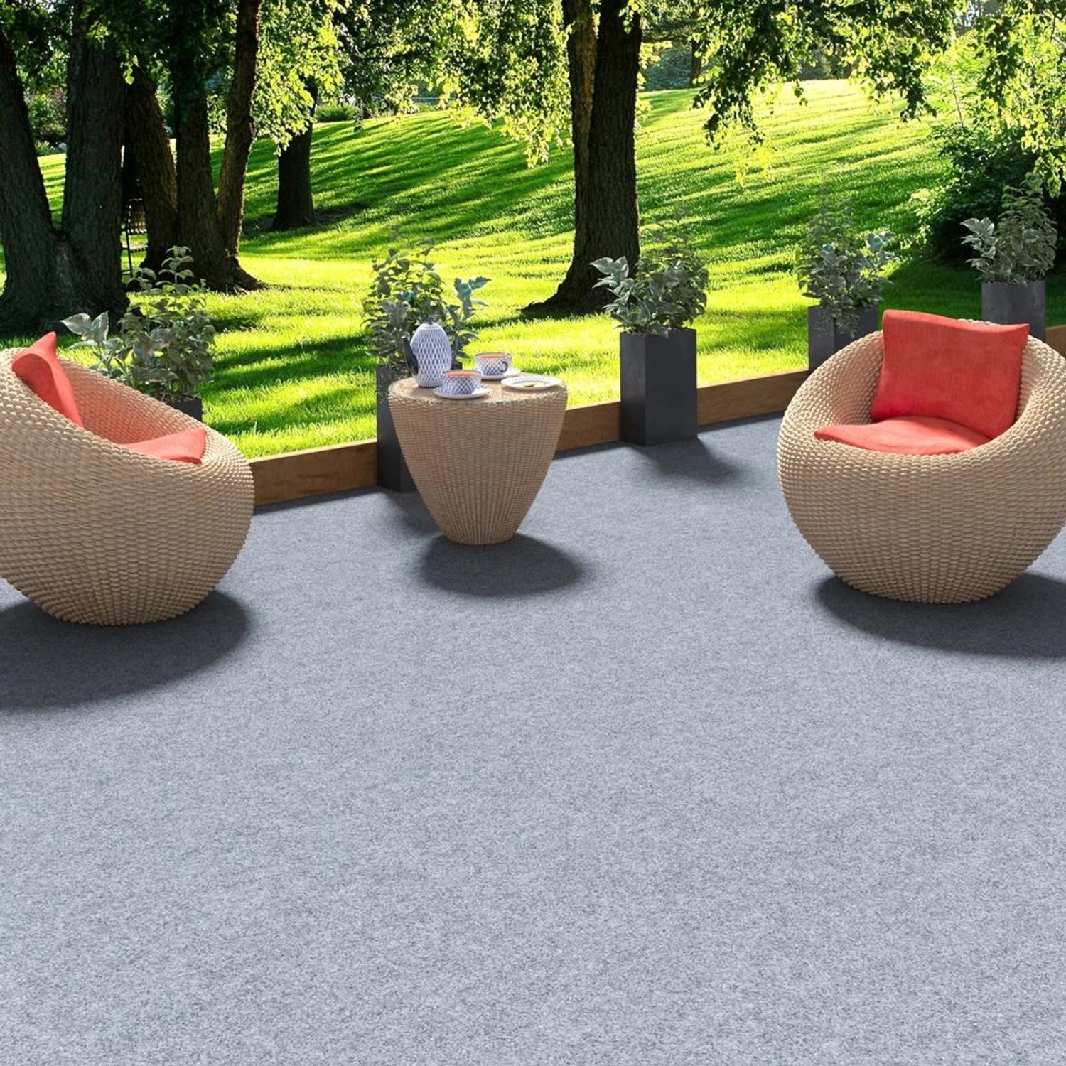 Grauer Snapstyle Kunstrasen Rasenteppich Kingston 400x100cm auf einer Terrasse mit Gartenmöbeln.
