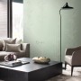 Wohnraum mit olivgrüner Origin Wallcoverings Bambus Tapete. Dekorative Vliestapete mit Bambusmuster.