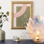 Irisierende Näve Tischleuchte Fora im floralen Design, passend für Design-Tischlampen.