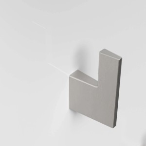Detailaufnahme: Einzelner Haken der Posseik Garderobe Elite, silberfarben.