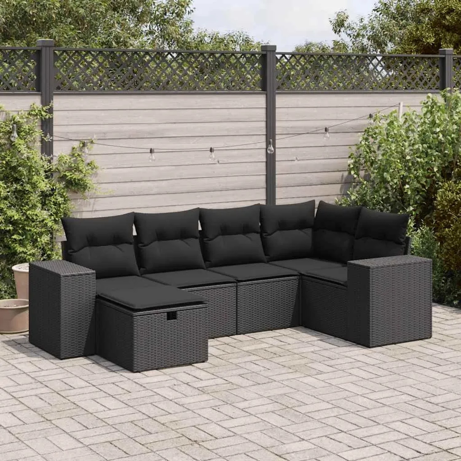 Schwarze 6-teilige vidaXL Garten-Sofagarnitur aus Poly Rattan mit Kissen.
