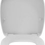 Weißer Ideal Standard Connect WC-Sitz mit Softclosing Funktion, geöffnet.