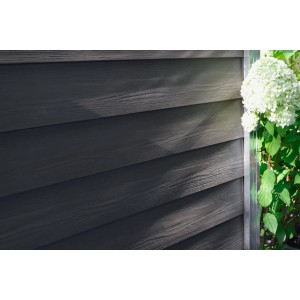 GartenLand WPC Zaun Set Schwedenprofil in Anthrazit mit Holzstruktur und silbernen Aluminiumleisten.