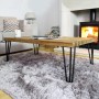 Schwarze 35.5cm Hairpin Tischbeine mit 2 Streben aus Stahl, montiert an einem Holztisch. Ideal für Möbelbeine.