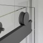 Detailaufnahme: Schwarze Schiebetür-Laufrolle der Schulte Komplettduschkabine Korsika.