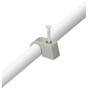 Nagelschelle (Ø 10-14 mm) mit Nagel zur Kabelbefestigung.