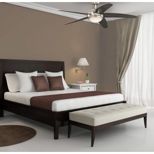 WESTINGHOUSE Deckenventilator Bendan Wenge mit LED-Beleuchtung im Schlafzimmer.