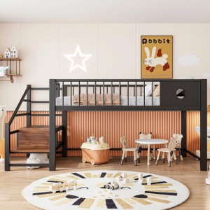 Schwarzes Merax Hochbett 90x200cm aus Metall mit integrierter Stauraumleiter und Schreibtisch in hellem Kinderzimmer.