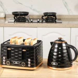 Schwarzes HOMCOM Kocher-Toaster-Set aus Kunststoff und Stahl mit Toaster und Wasserkocher.