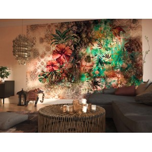 Komar Fototapete Sherazade (368x254 cm) mit floralem Muster in Wohnraum-Szene.