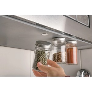 Fix-o-moll Magnete halten Gewürzgläser an Metalloberfläche. Haushaltshelfer für Küche.