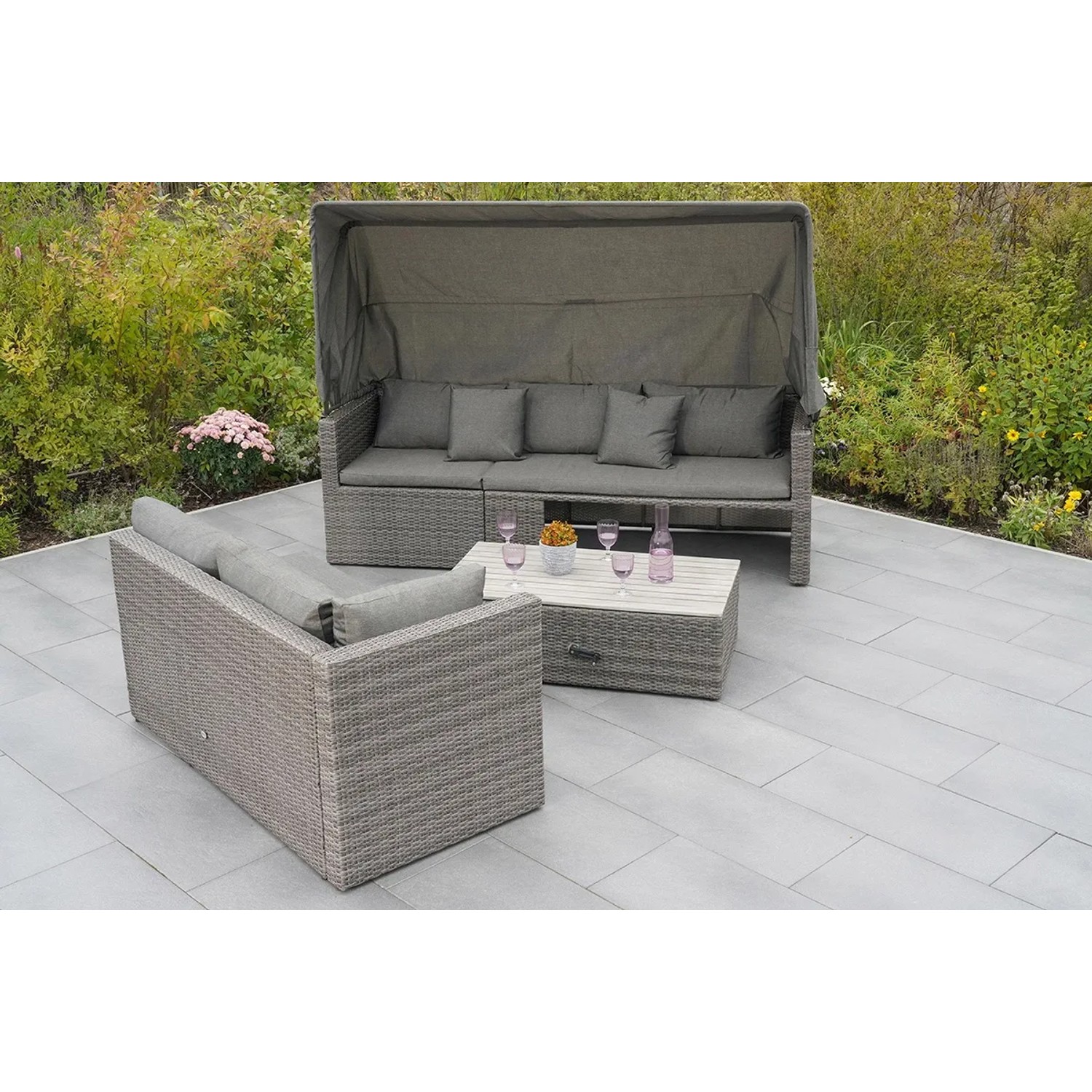 Gartenmöbel Lounge-Gruppe San Marco mit Dach, Tisch und Kissen.