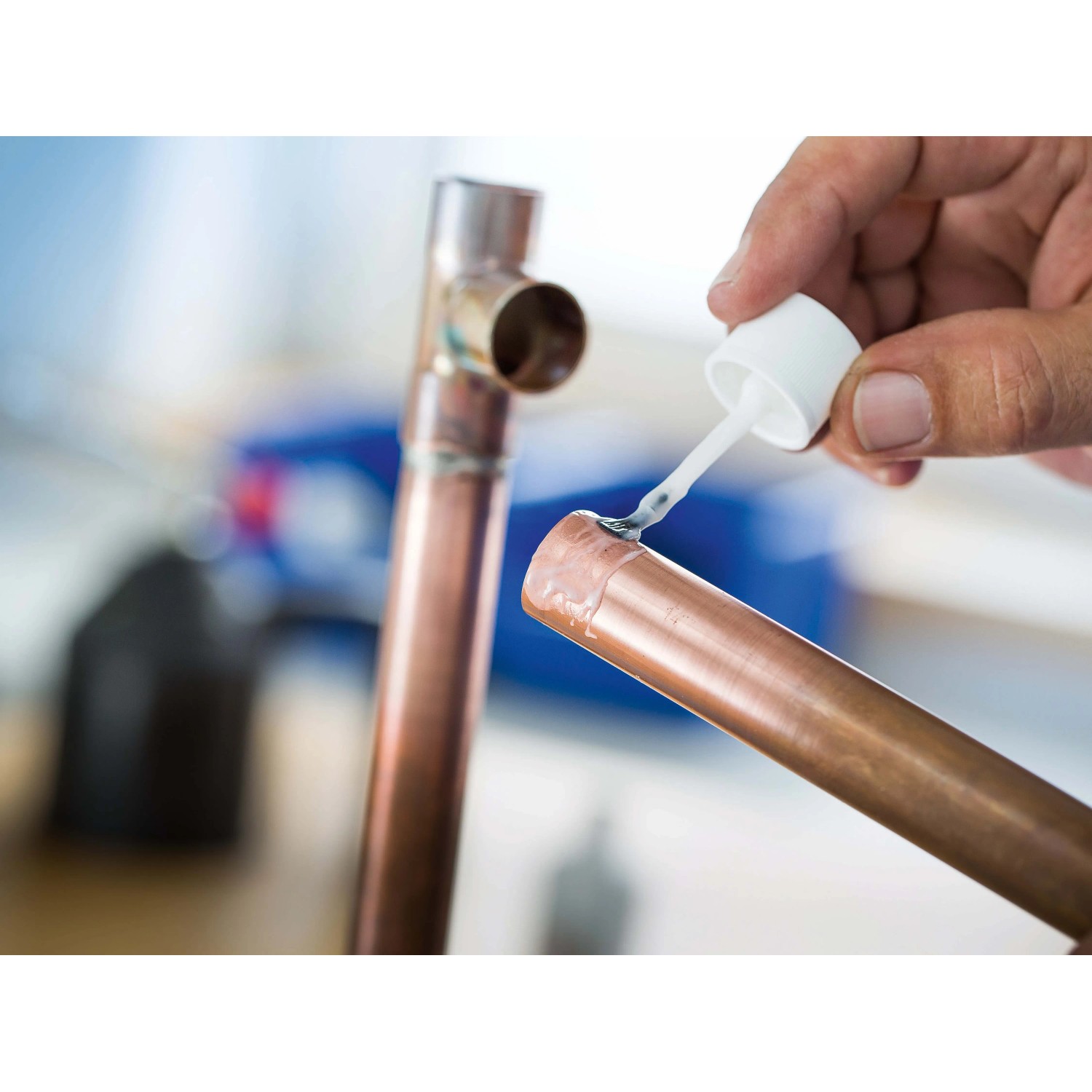 Anwendung des LUX Weichlöt-Sets auf Kupferrohr. Löt-Zubehör für wasserführende Rohre.