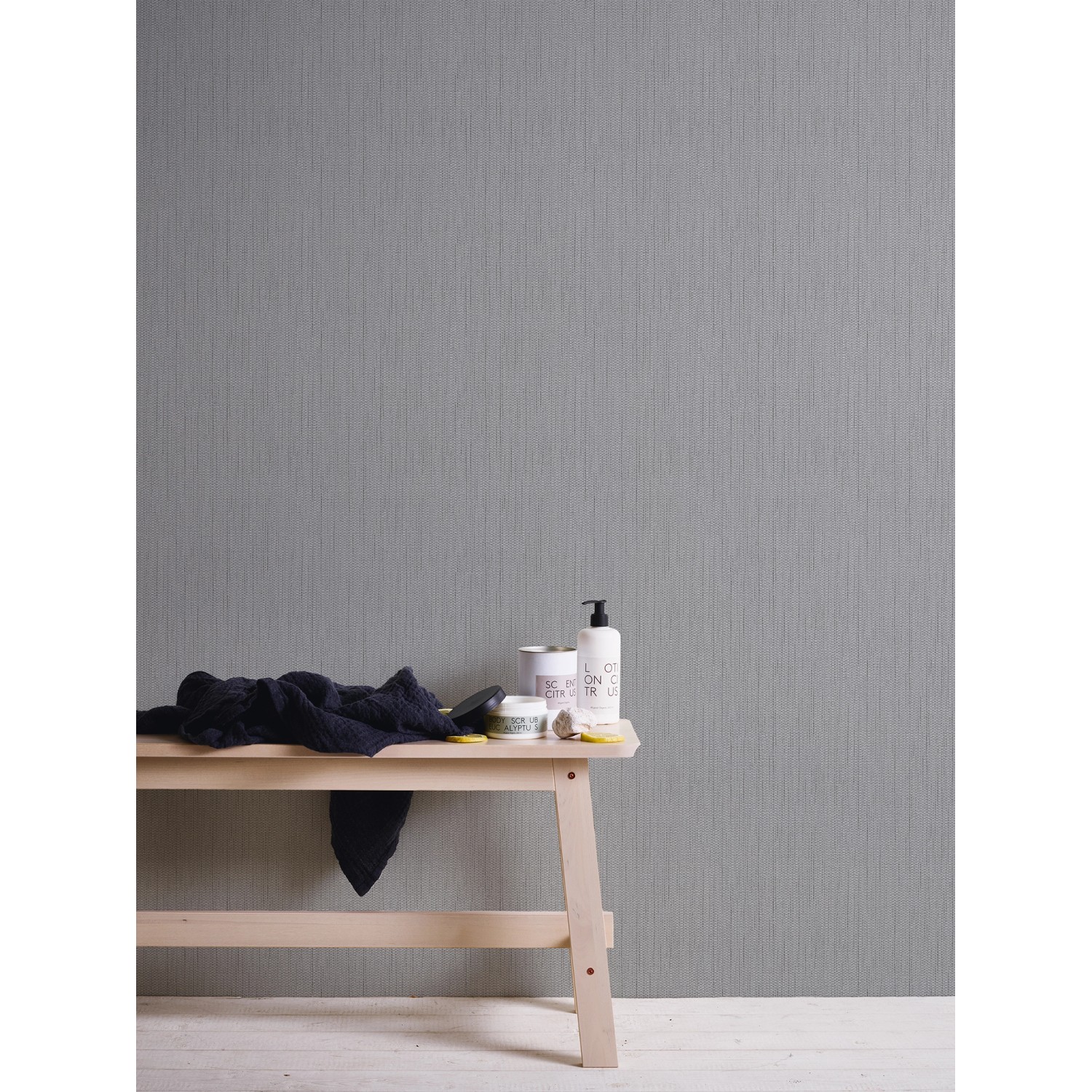 Graue A.S. Création Vliestapete in Textiloptik mit leichter Struktur.