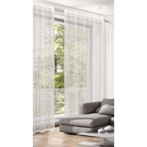 Weißer Schlaufenschal 280x140 mit verdeckten Schlaufen und Gardinenband vor Fenster.