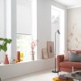 Schöner Wohnen Plissee Marla, 40x130 cm, Weiß, im Wohnraum mit Sofa und Dekoration.