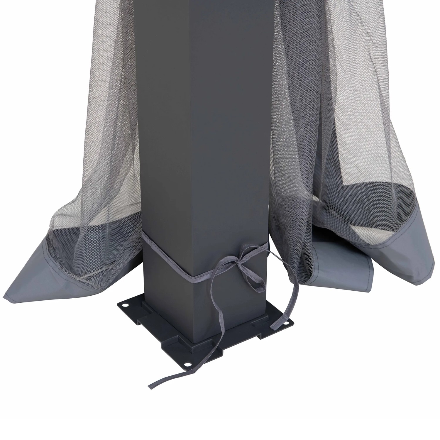 Detailaufnahme: Sunjoy Netz für Matterhorn Multi-Pergola, grau, am Pfosten befestigt.
