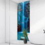 Walllux Duschrückwand mit blauem Wasserfall-Motiv, 3 mm Alu-Verbundplatte, in moderner Duschkabine. Ideal für Bad.