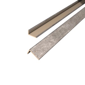Egger Winkelleiste Decowall WL003 Rovigo Beton, 2,4 m, für Wandpaneele, zur sauberen Abdeckung von Ecken.