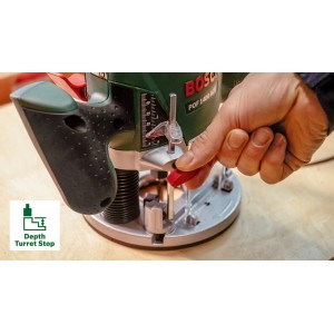 Grüne Bosch Oberfräse auf Holz. Hand justiert präzise die Frästiefe. Ideal für Hobel & Fräsen.