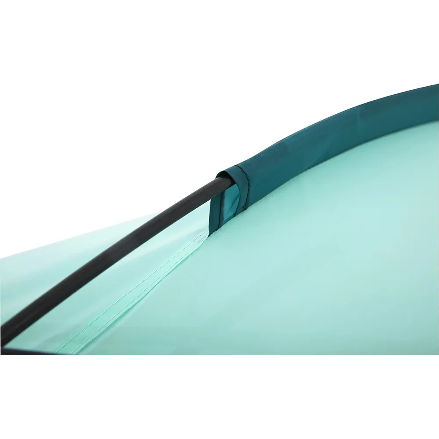 Detailaufnahme: Pavillo Strandmuschel Beach Ground, hellblaues Zelt mit Fiberglas-Stange.