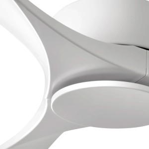 Detailaufnahme des weißen FARO Luzon Deckenventilators mit energiesparendem DC-Motor.