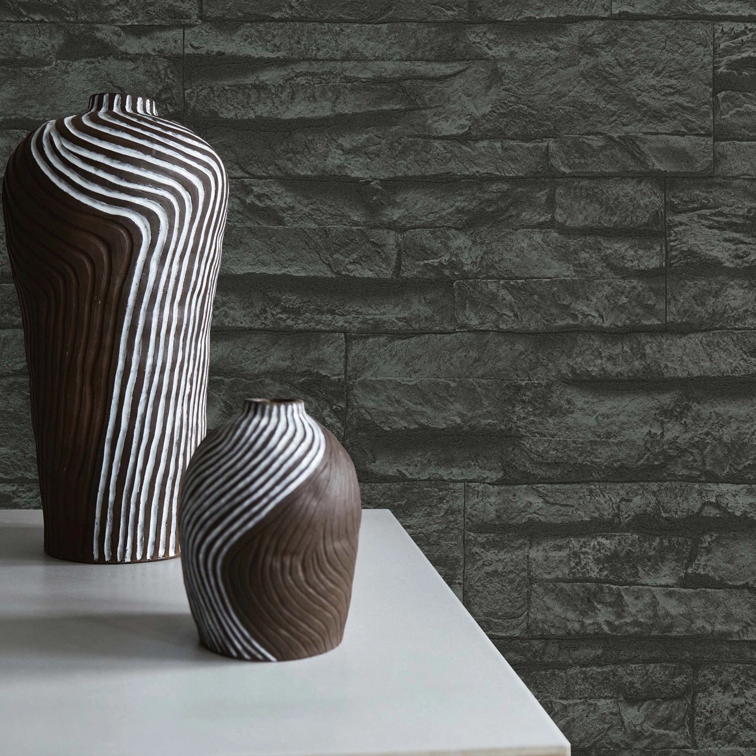 Tadessi Vliestapete Steinoptik Vicco M1 No 851, grau-schwarze Steintapete mit zwei Vasen.