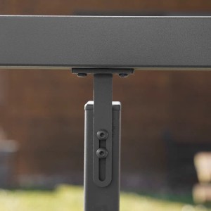 Detailaufnahme: Anthrazitfarbener Kordo Geländerpfosten Lynea aus Aluminium.