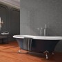 Badezimmer mit grauen Artisa Hexagon Wandfliesen in Carbon Optik und freistehender Badewanne.