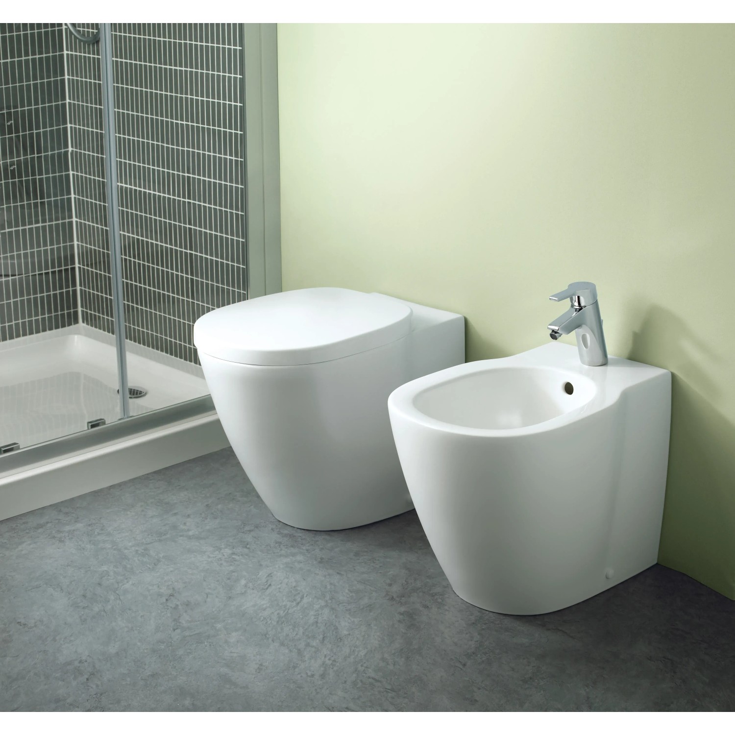 Ideal Standard Connect WC und Bidet in Weiß mit Softclosing Funktion.