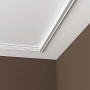 Weiße PROFHOME Eckleiste als Zierleiste an Decke und Wand im Innenraum, 50m Set.