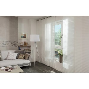 Gardinia Schiebevorhang Flame Weiß (60x300cm) im Wohnzimmer, halbtransparent mit Struktur.