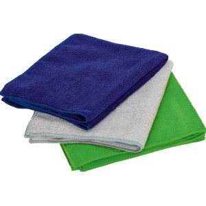 3 Microfasertücher in Blau, Grau und Grün für die Autopflege.