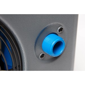 Detailaufnahme: Blaue Wasseranschluss einer grauen Wärmepumpe Mini für Pools.