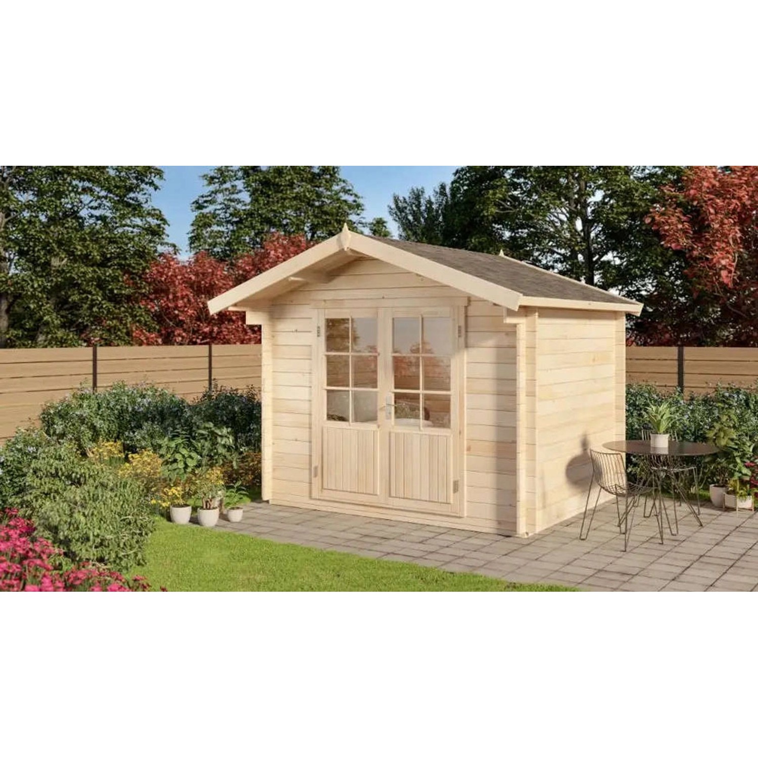 Unbehandeltes Alpholz Gartenhaus Roger-34 mit Satteldach im Garten.